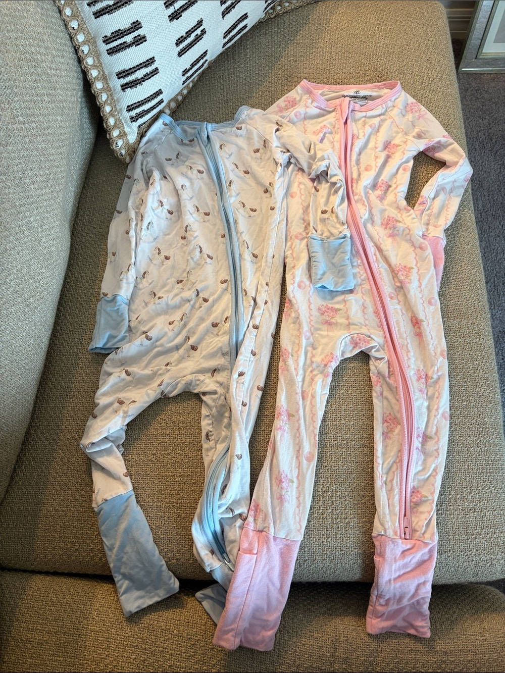 The smocked pine sleep onesies size 18-24m